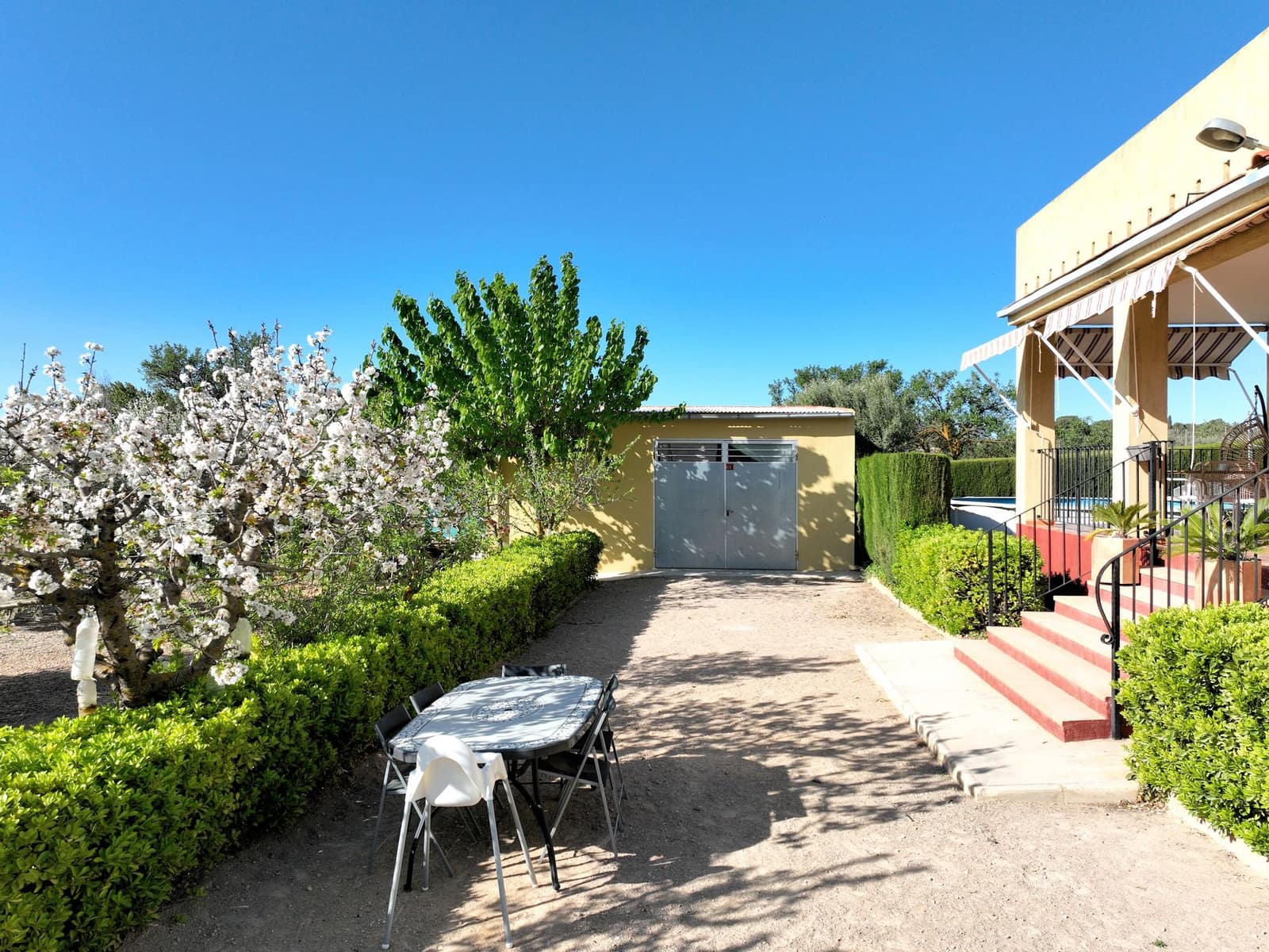 4 bedroom Villa for sale in Caudete with garage - € 209,950 (Ref: 5123177)