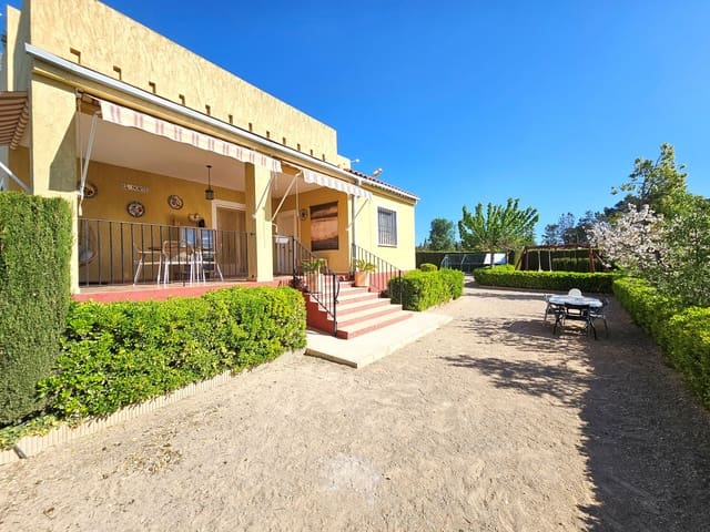 Chalet de 4 habitaciones en Caudete en venta con garaje - 209.950 € (Ref: 5123177)
