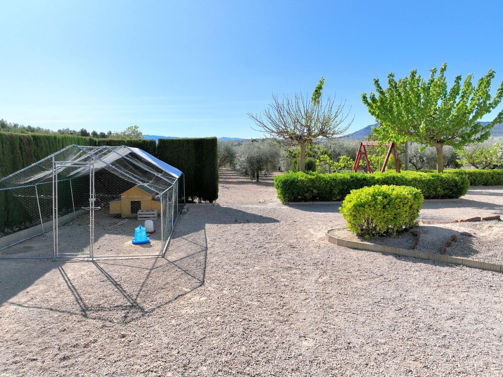 4 bedroom Villa for sale in Caudete with garage - € 209,950 (Ref: 5123177)