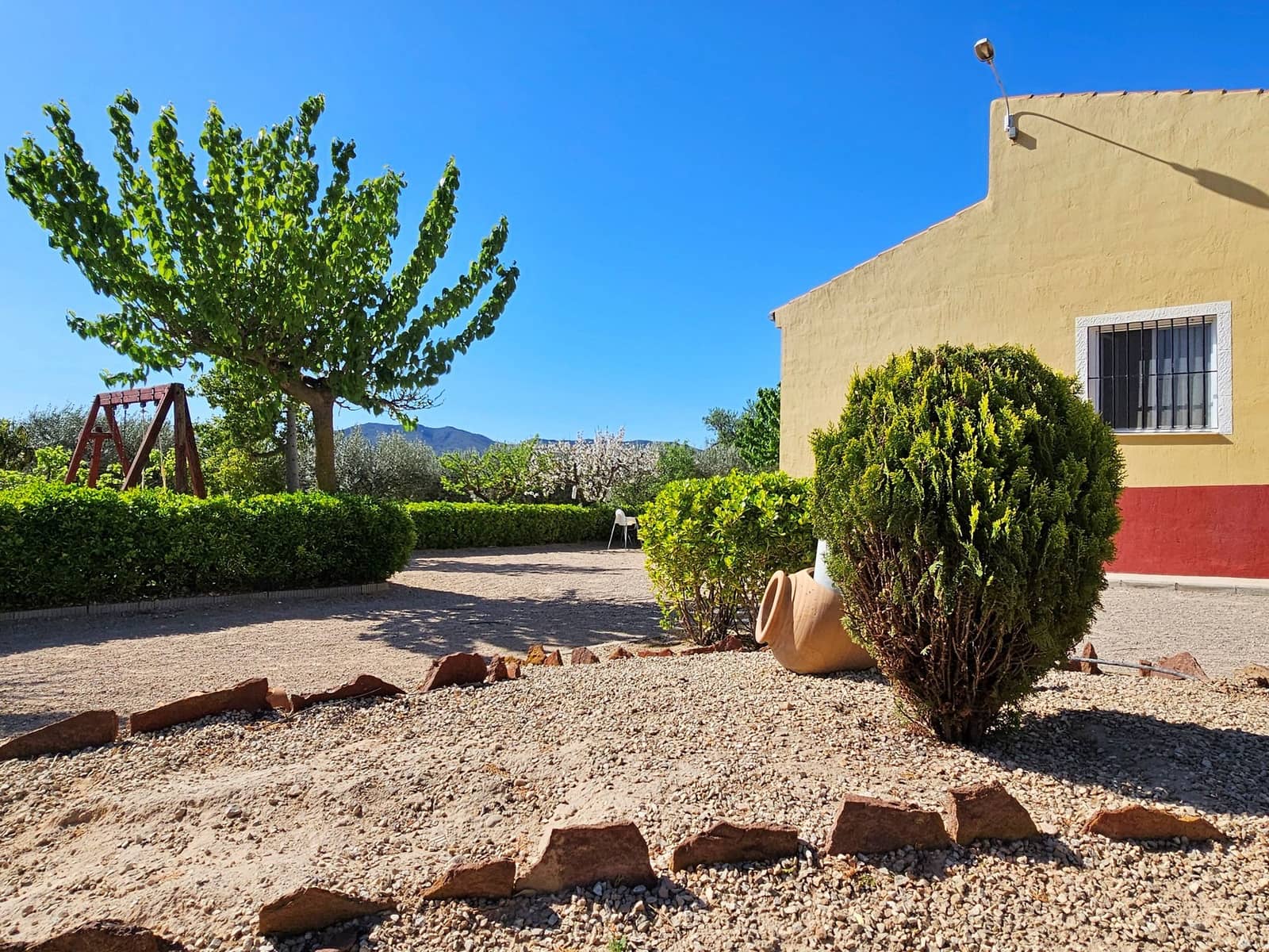 4 bedroom Villa for sale in Caudete with garage - € 209,950 (Ref: 5123177)