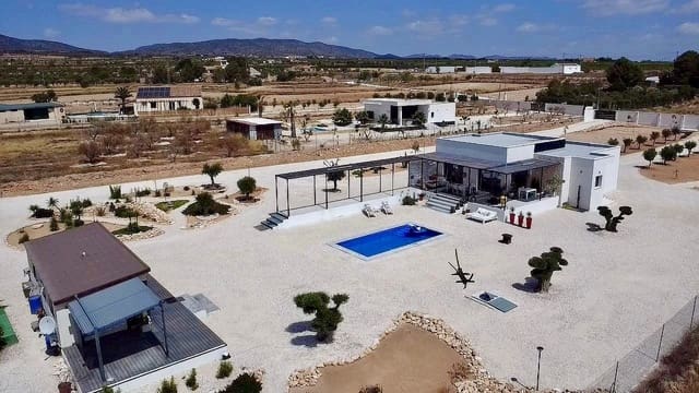 5 soverom Villa til salgs i Pinoso med svømmebasseng - € 679 995 (Ref: 5261279)