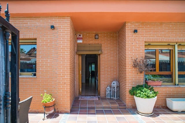 4 soverom Villa til salgs i Pinoso med garasje - € 299 950 (Ref: 5306159)