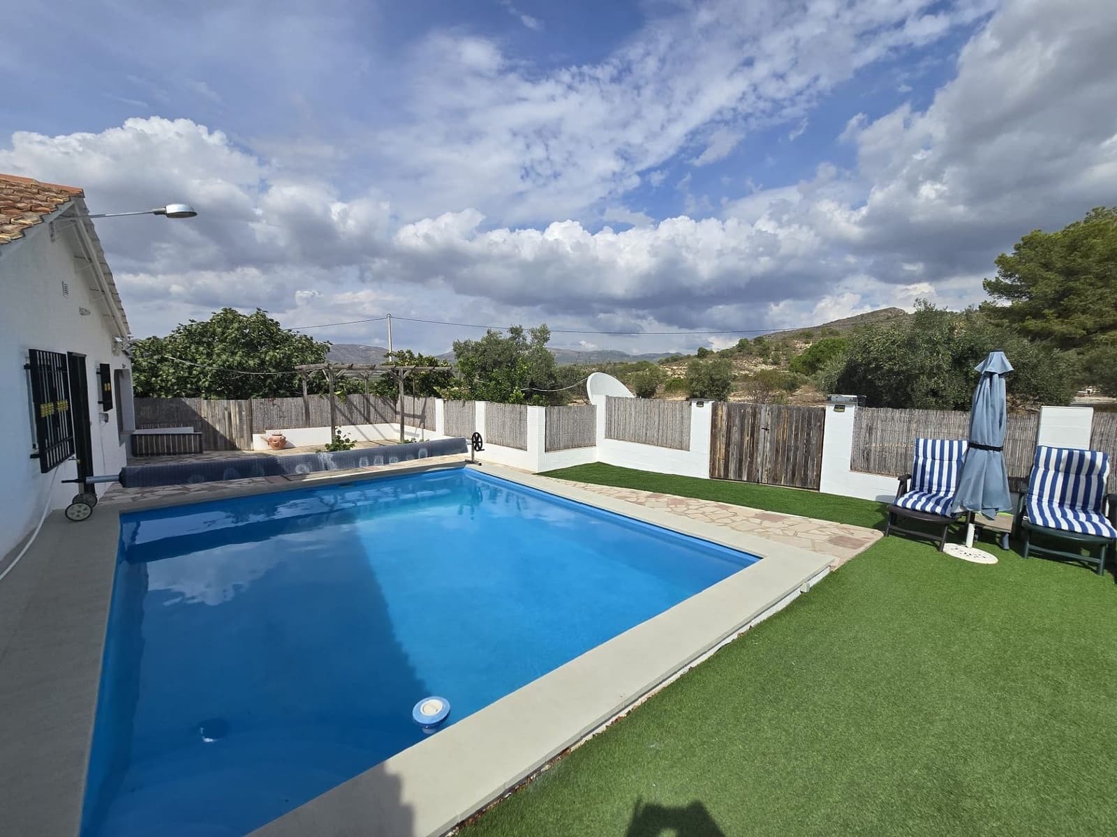 3 bedroom Villa for sale in Sax with pool garage - € 265,000 (Ref: 5499232)