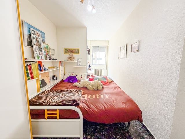 4 chambre Maison de Ville à vendre à Yecla avec piscine garage - 199 995 € (Ref: 5626032)