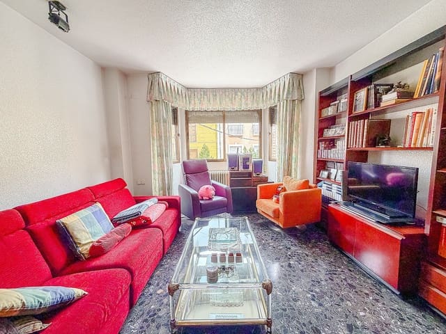 4 chambre Maison de Ville à vendre à Yecla avec piscine garage - 199 995 € (Ref: 5626032)