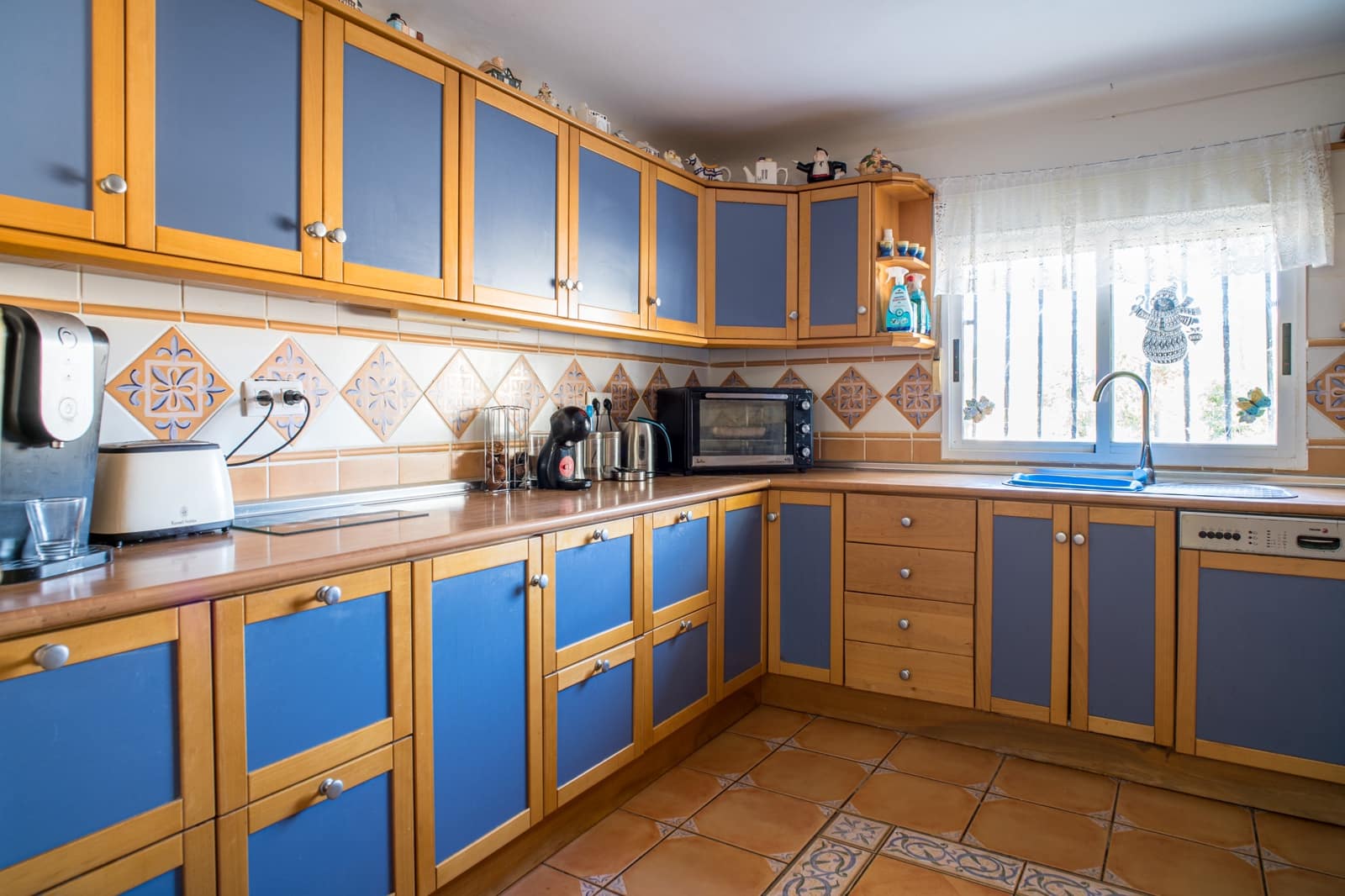 Chalet de 5 habitaciones en Pinoso en venta con piscina - 399.995 € (Ref: 5643594)