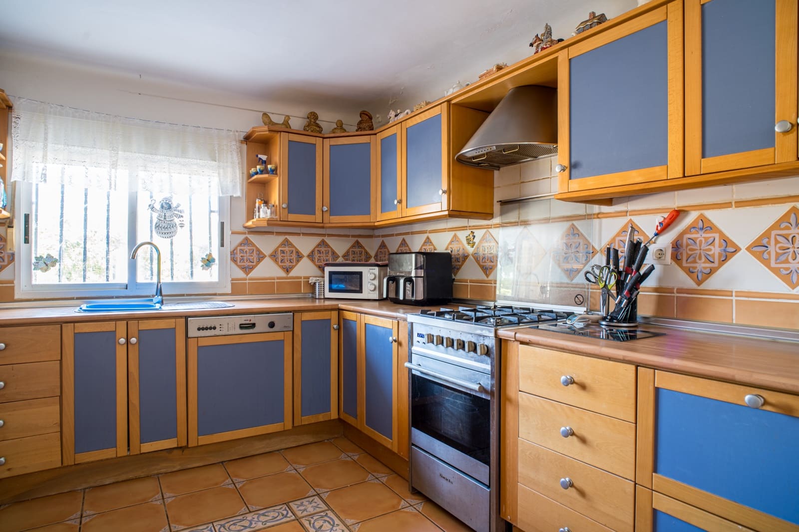 Chalet de 5 habitaciones en Pinoso en venta con piscina - 399.995 € (Ref: 5643594)