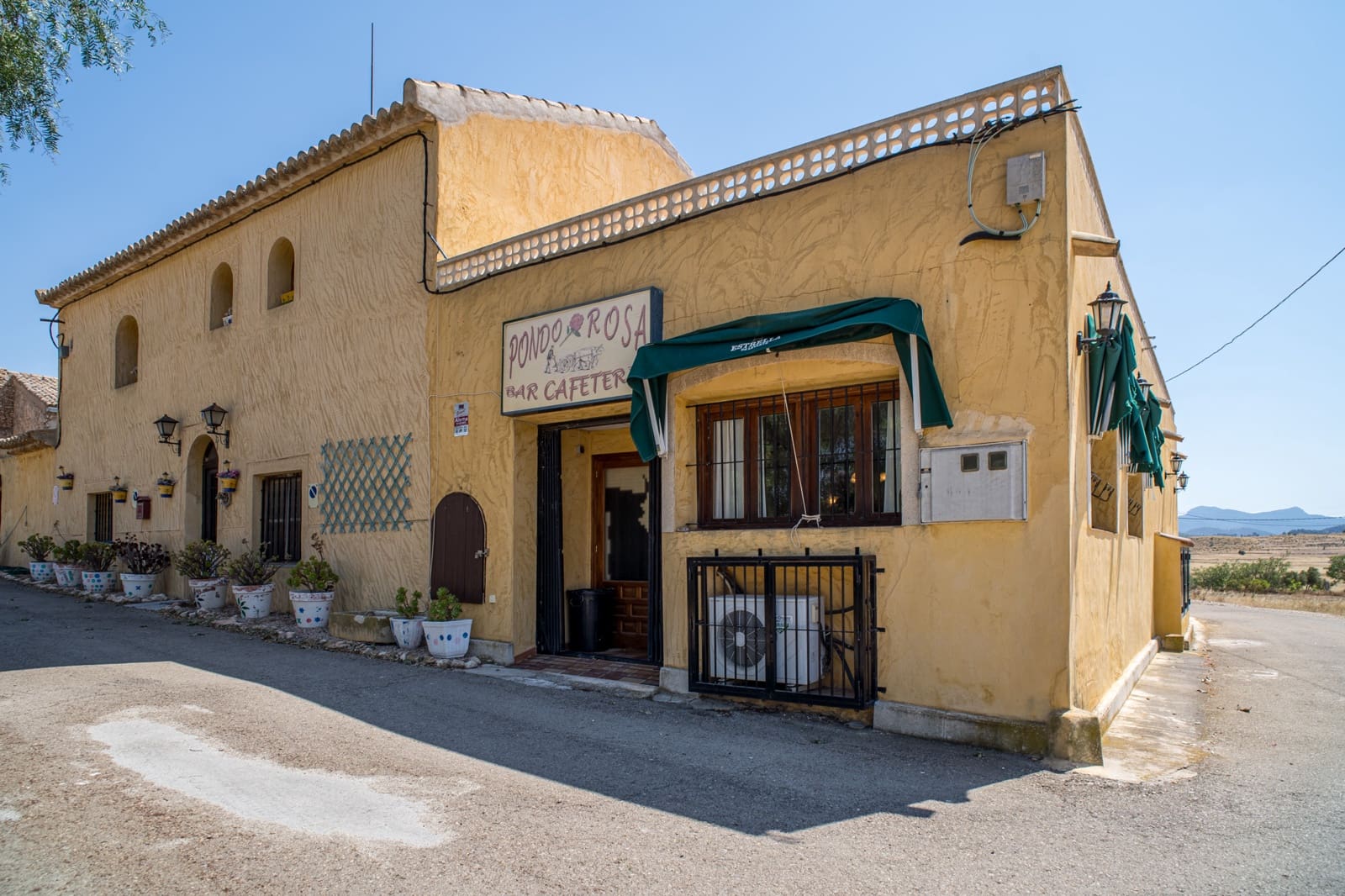 Chalet de 5 habitaciones en Pinoso en venta con piscina - 399.995 € (Ref: 5643594)