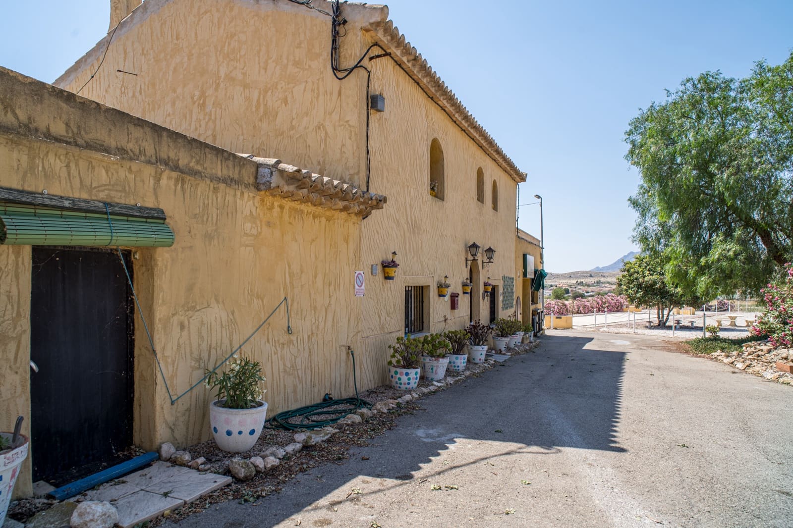 Chalet de 5 habitaciones en Pinoso en venta con piscina - 399.995 € (Ref: 5643594)