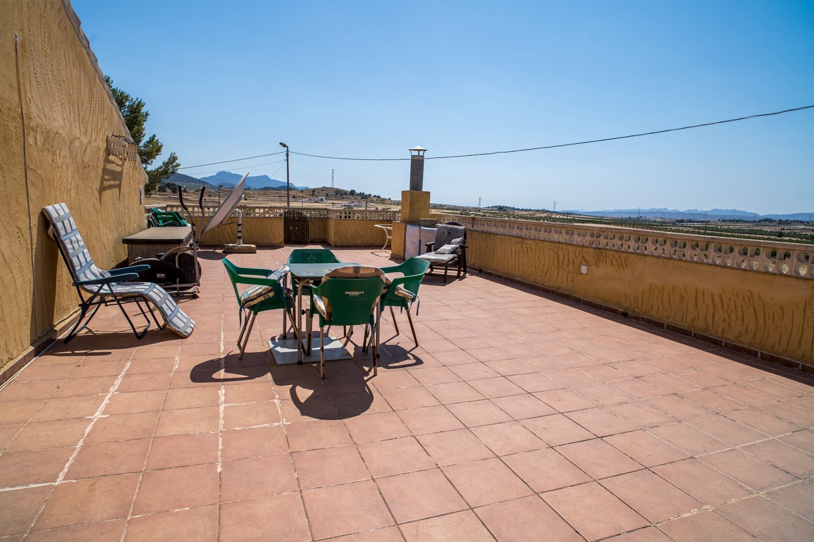 Chalet de 5 habitaciones en Pinoso en venta con piscina - 399.995 € (Ref: 5643594)