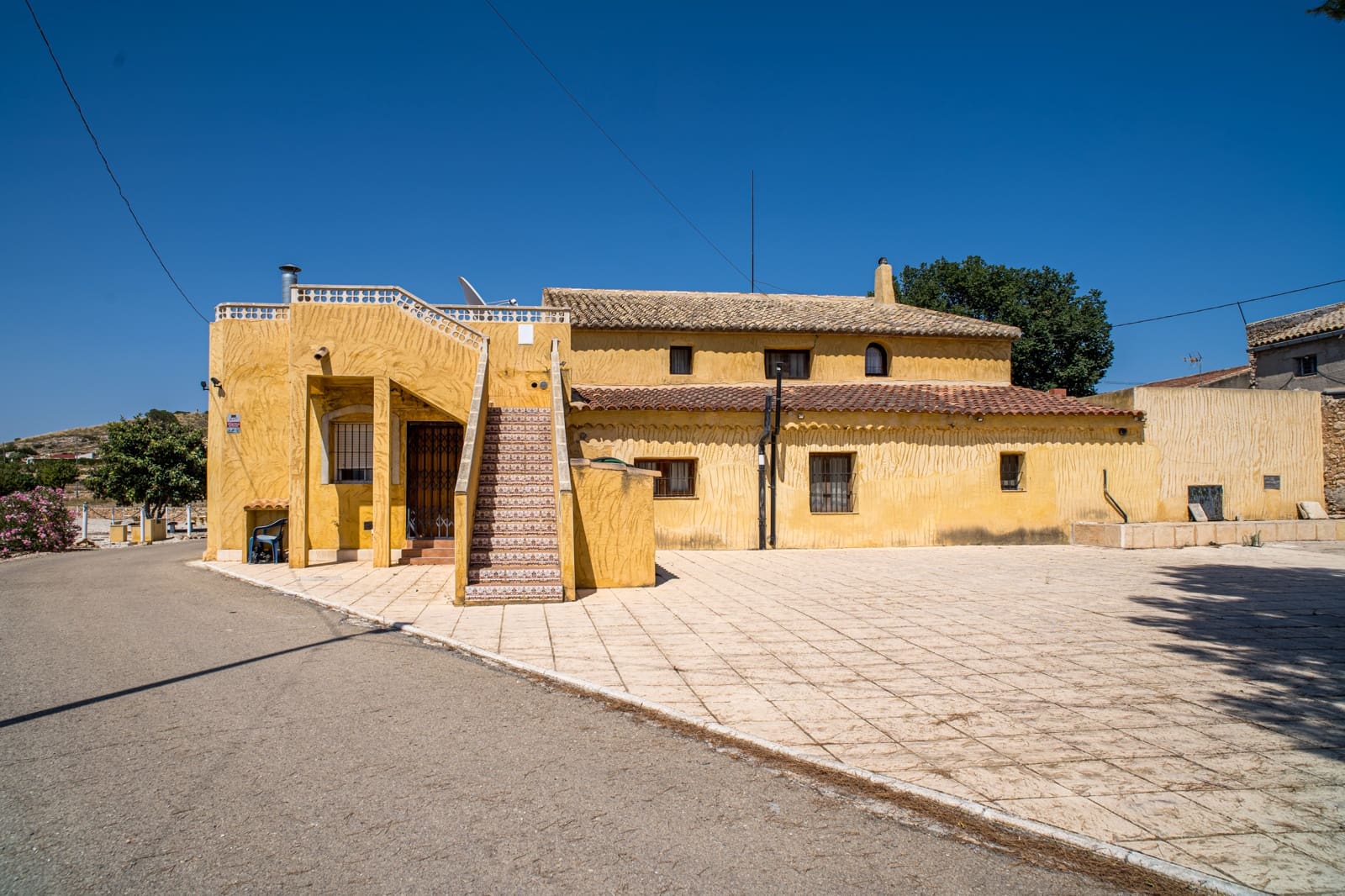 Chalet de 5 habitaciones en Pinoso en venta con piscina - 399.995 € (Ref: 5643594)