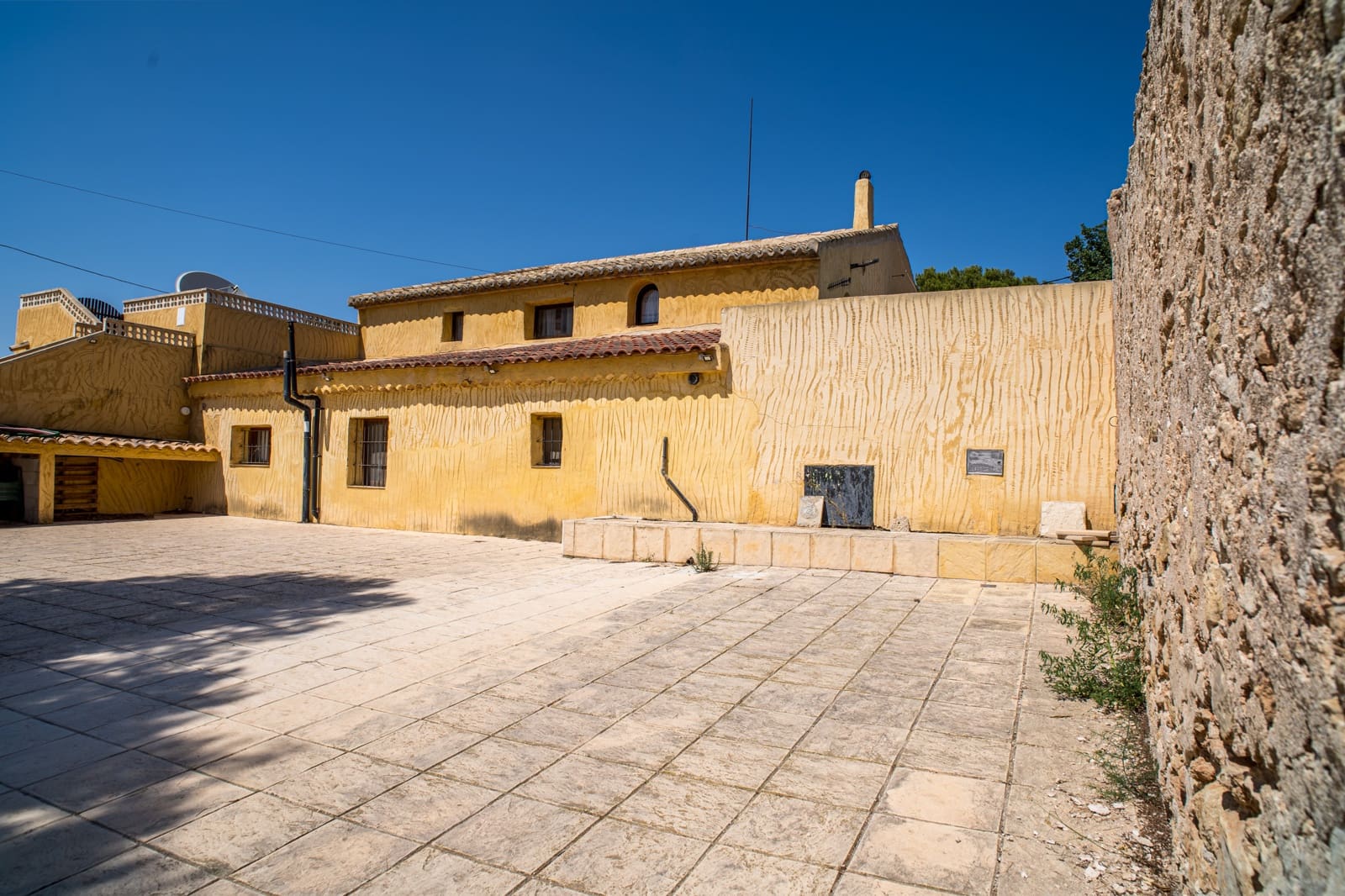 Chalet de 5 habitaciones en Pinoso en venta con piscina - 399.995 € (Ref: 5643594)