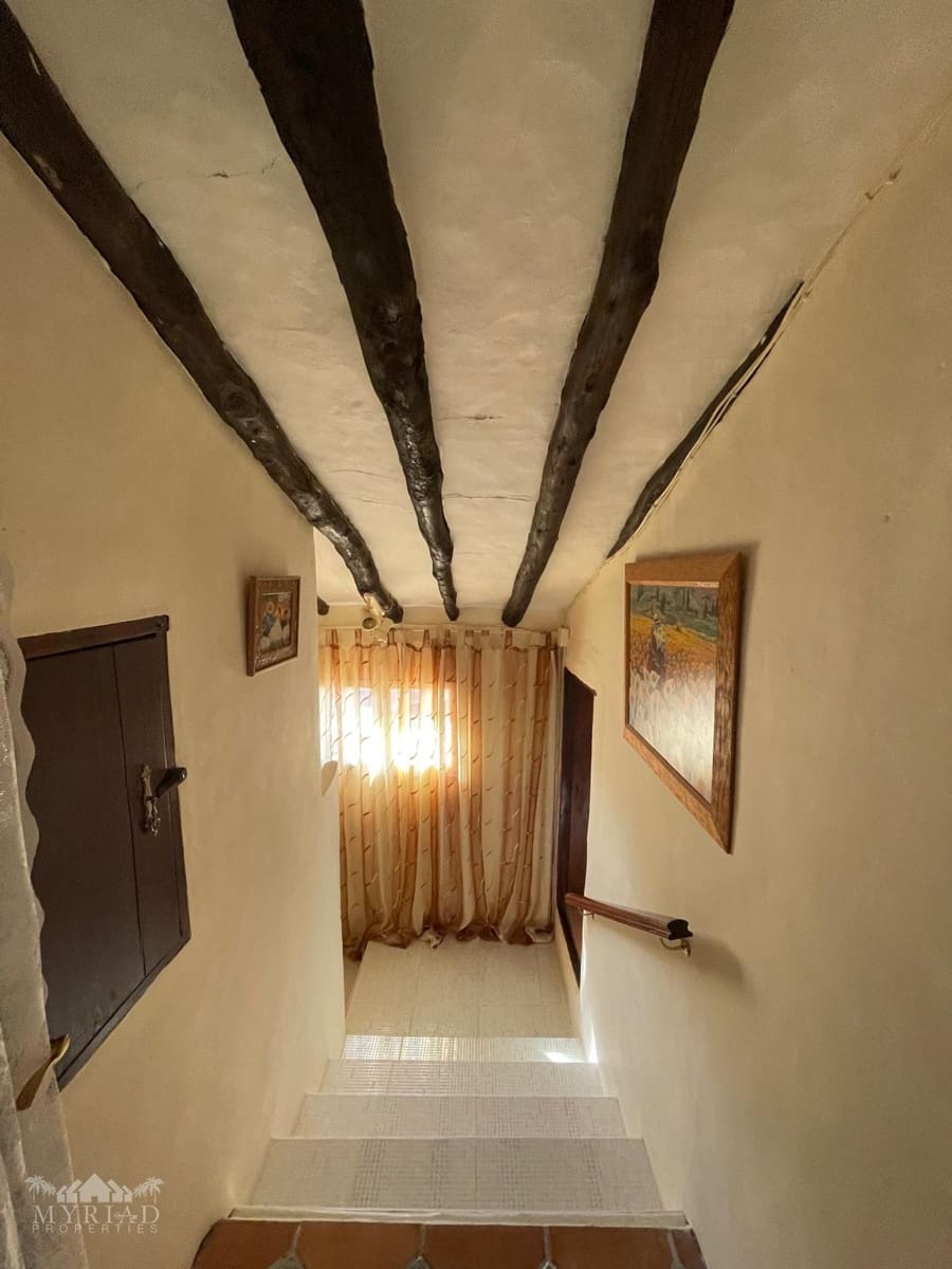 6 bedroom Finca/Country House for sale in Pinoso with pool - € 395,000 (Ref: 6382555)