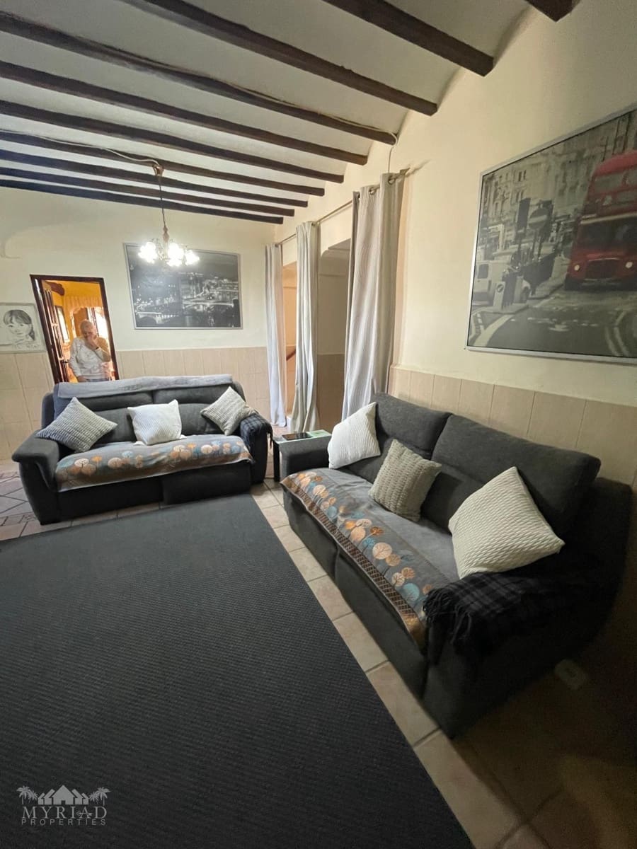 6 bedroom Finca/Country House for sale in Pinoso with pool - € 395,000 (Ref: 6382555)