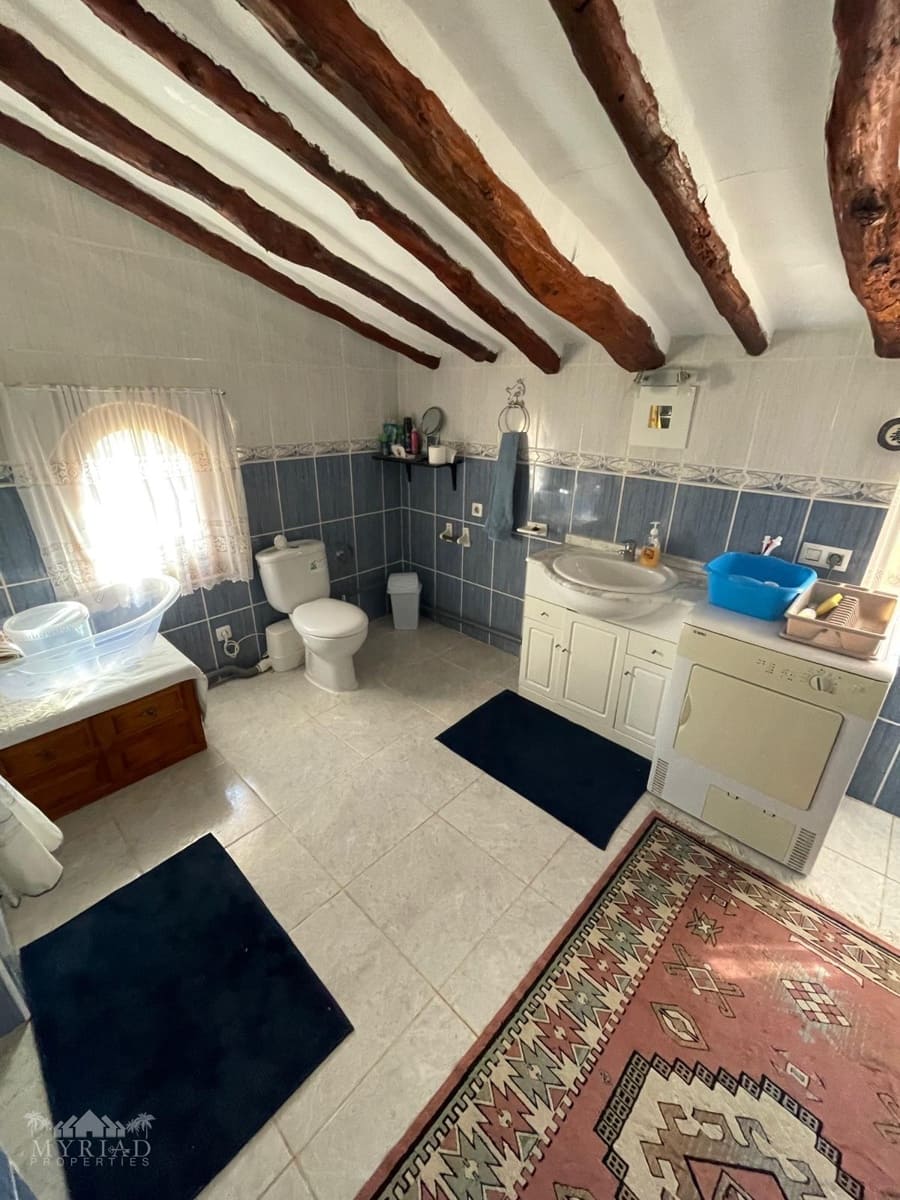 6 bedroom Finca/Country House for sale in Pinoso with pool - € 395,000 (Ref: 6382555)