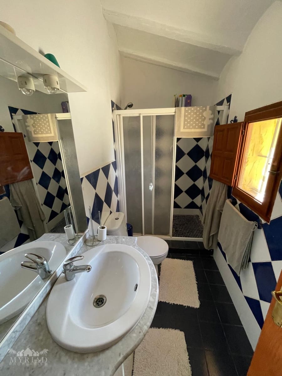 6 bedroom Finca/Country House for sale in Pinoso with pool - € 395,000 (Ref: 6382555)