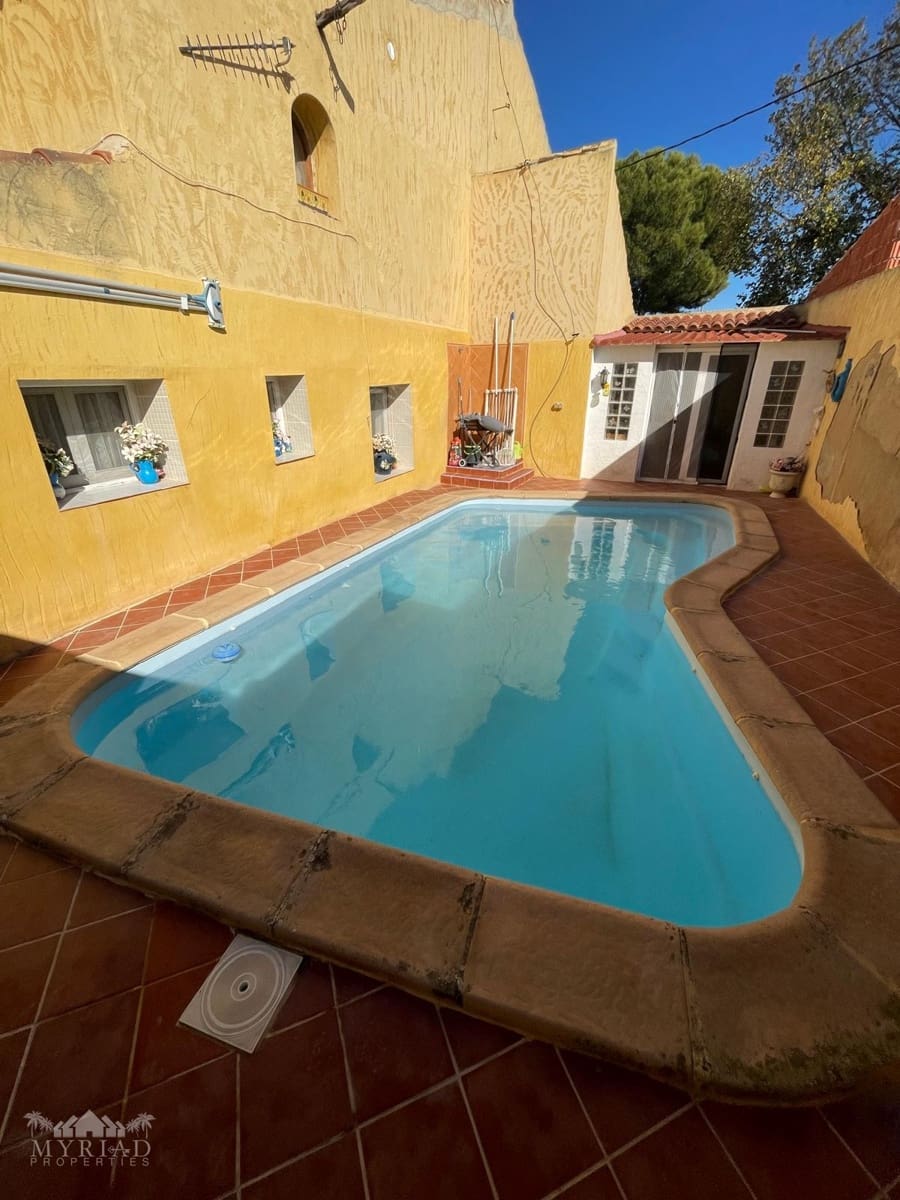 6 bedroom Finca/Country House for sale in Pinoso with pool - € 395,000 (Ref: 6382555)