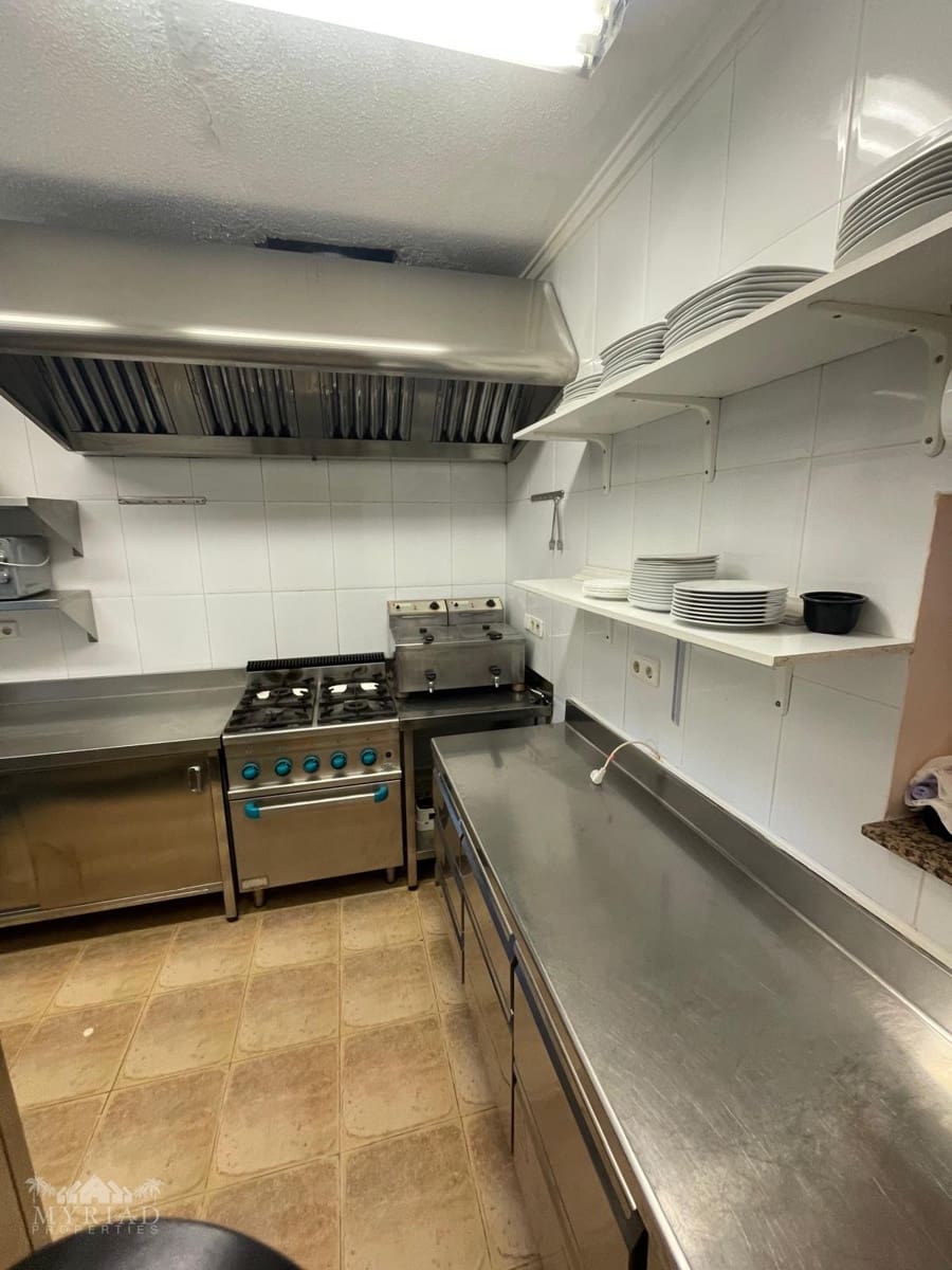 6 bedroom Finca/Country House for sale in Pinoso with pool - € 395,000 (Ref: 6382555)