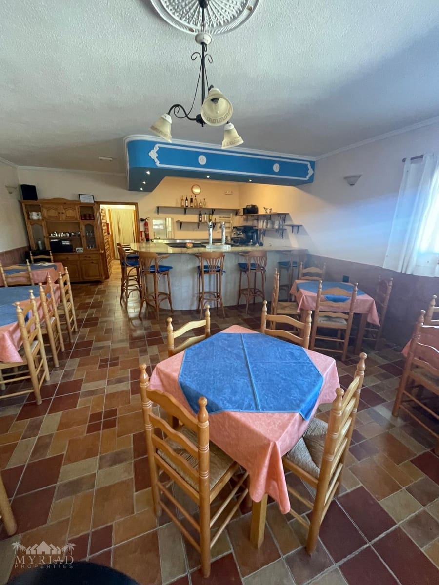 6 bedroom Finca/Country House for sale in Pinoso with pool - € 395,000 (Ref: 6382555)