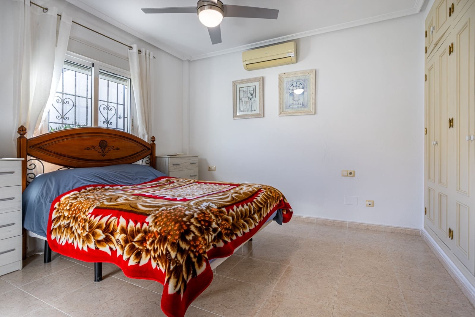 Chalet de 3 habitaciones en Bigastro en venta con garaje - 295.000 € (Ref: 7923088)