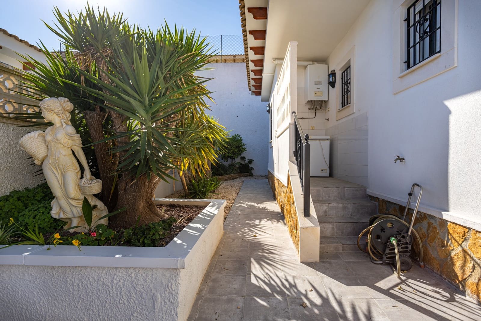 Chalet de 3 habitaciones en Bigastro en venta con garaje - 295.000 € (Ref: 7923088)