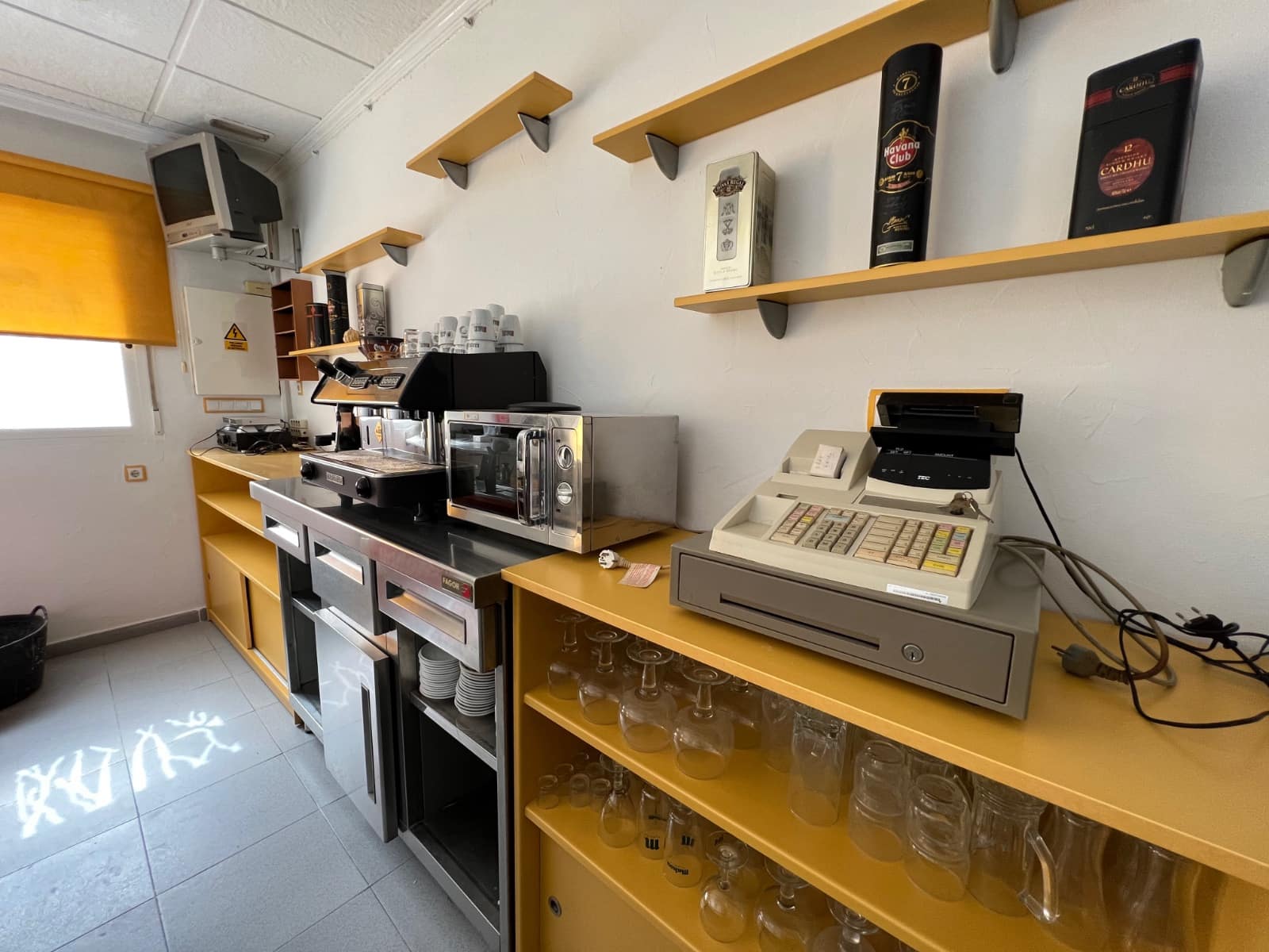 Kommersiell til salgs i Macisvenda med svømmebasseng - € 65 000 (Ref: 8649246)