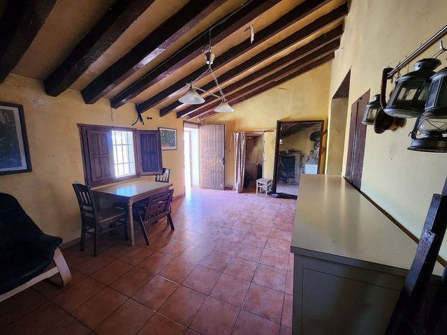 5 soveværelse Finca/Landehus til salg i Caudete med swimmingpool garage - € 145.000 (Ref: 8649619)