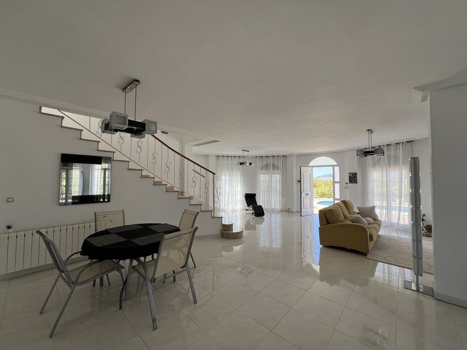 4 bedroom Villa for sale in Pinoso with pool garage - € 475,000 (Ref: 8649735)