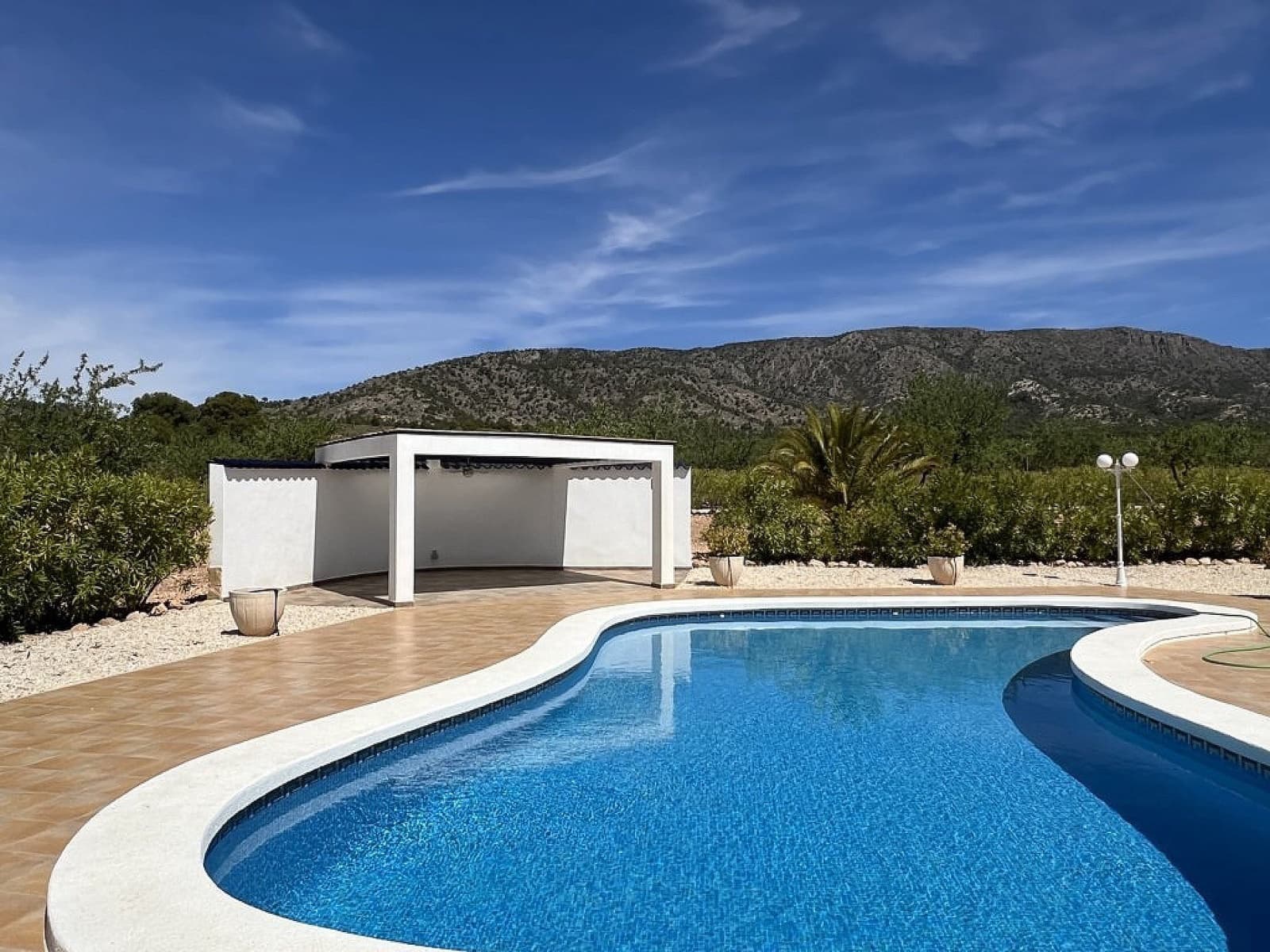 4 bedroom Villa for sale in Pinoso with pool garage - € 475,000 (Ref: 8649735)