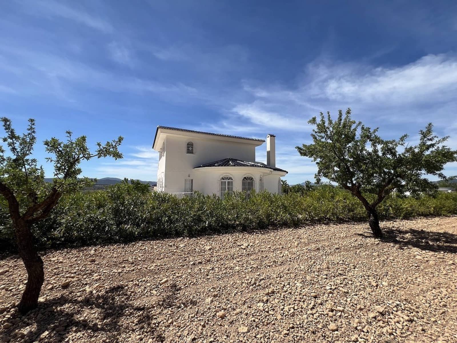 4 bedroom Villa for sale in Pinoso with pool garage - € 475,000 (Ref: 8649735)