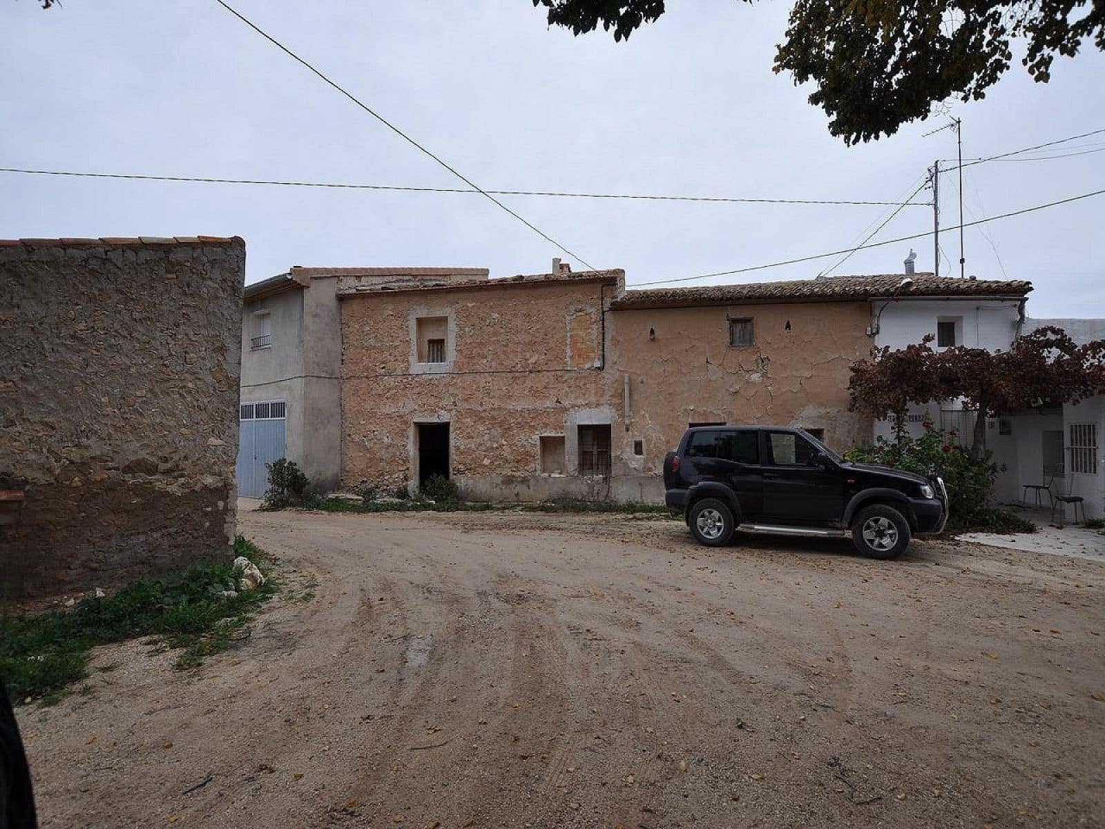 5 bedroom Cave House for sale in Jumilla with garage - € 69,995 (Ref: 8649770)