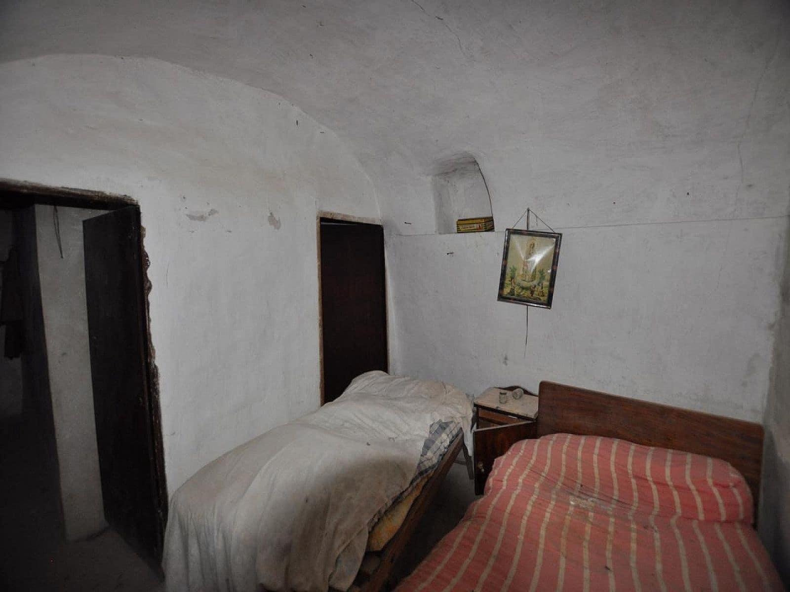 5 bedroom Cave House for sale in Jumilla with garage - € 69,995 (Ref: 8649770)