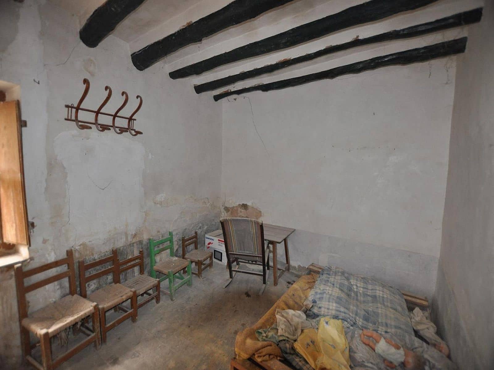 5 bedroom Cave House for sale in Jumilla with garage - € 69,995 (Ref: 8649770)