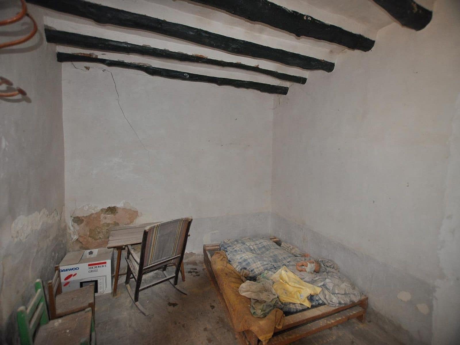 5 bedroom Cave House for sale in Jumilla with garage - € 69,995 (Ref: 8649770)