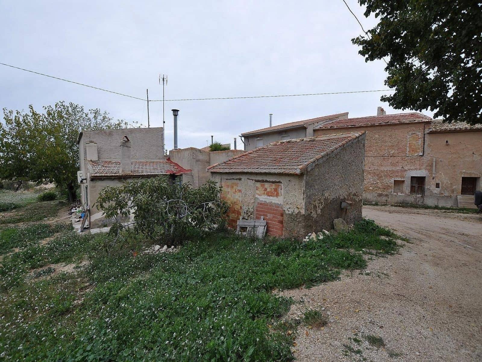 5 bedroom Cave House for sale in Jumilla with garage - € 69,995 (Ref: 8649770)