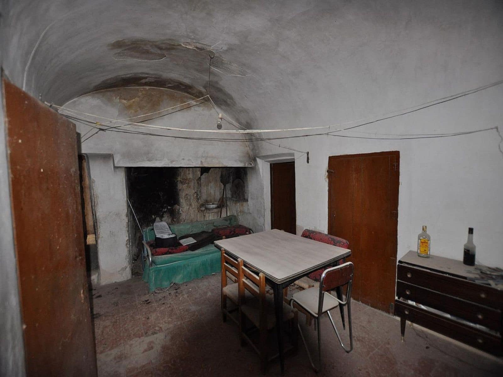 5 bedroom Cave House for sale in Jumilla with garage - € 69,995 (Ref: 8649770)
