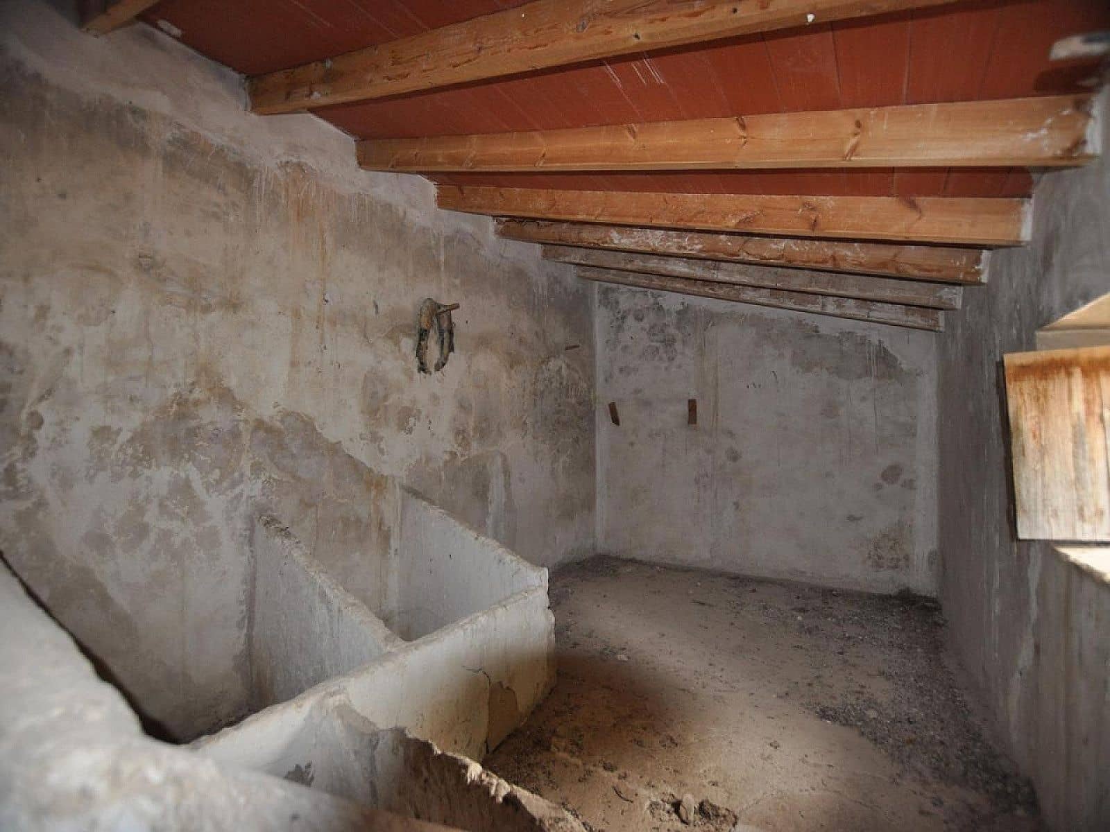 5 bedroom Cave House for sale in Jumilla with garage - € 69,995 (Ref: 8649770)