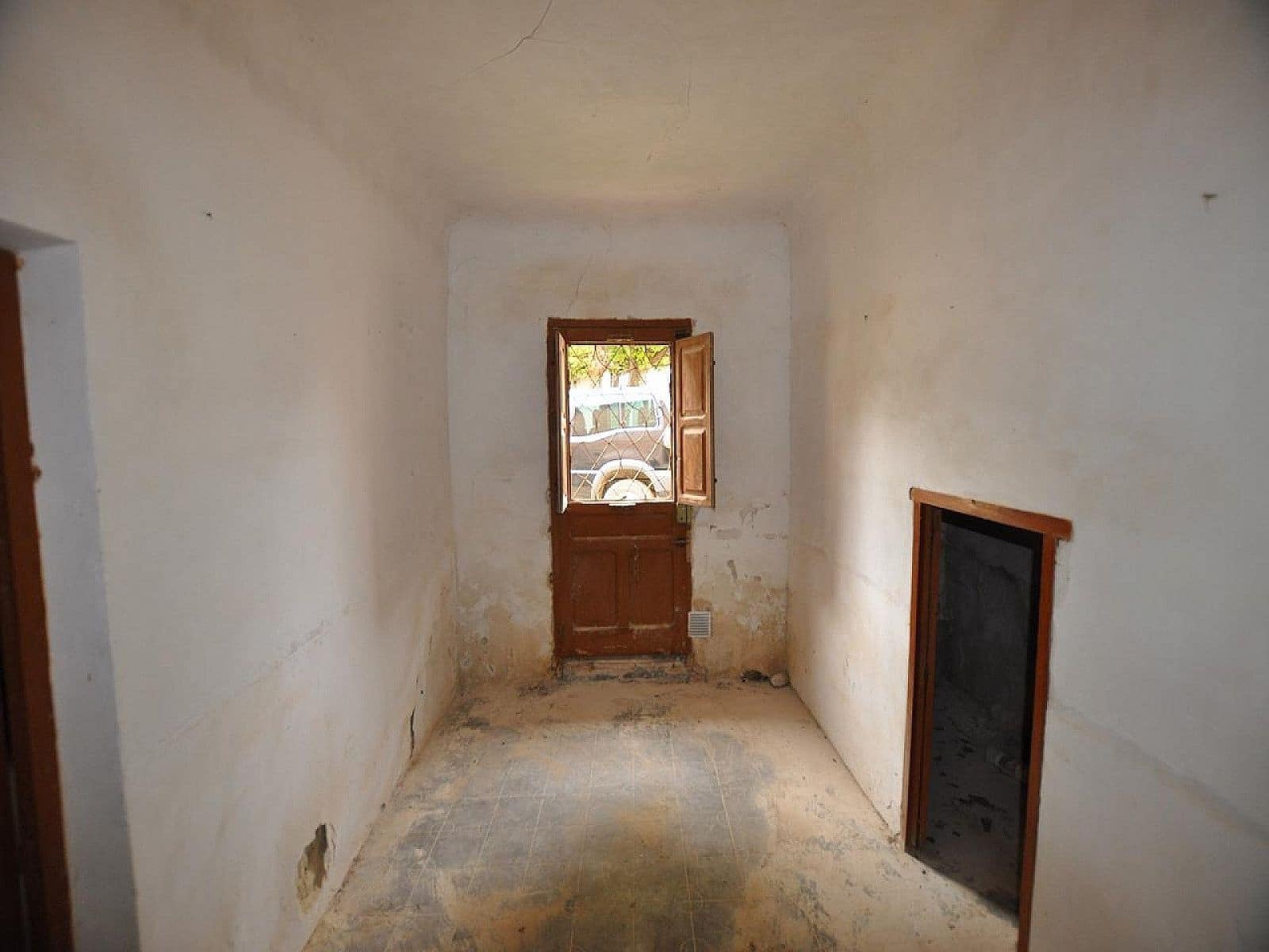 5 bedroom Cave House for sale in Jumilla with garage - € 69,995 (Ref: 8649770)
