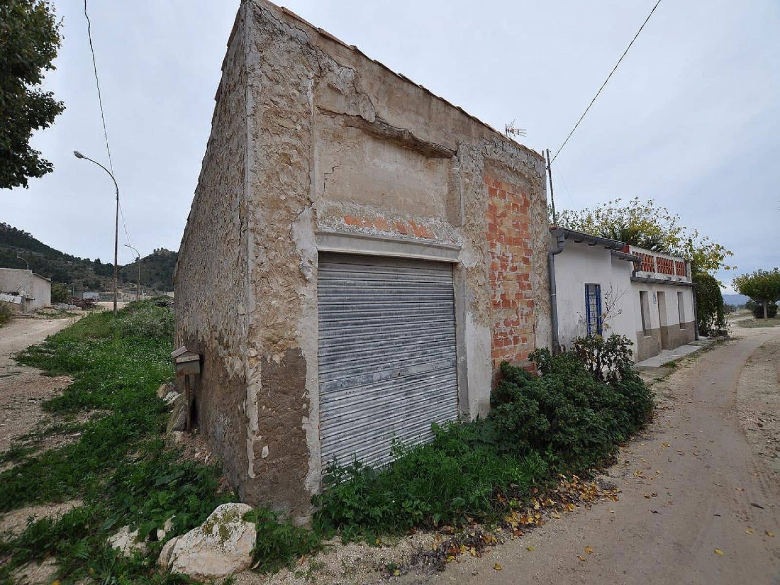 5 bedroom Cave House for sale in Jumilla with garage - € 69,995 (Ref: 8649770)