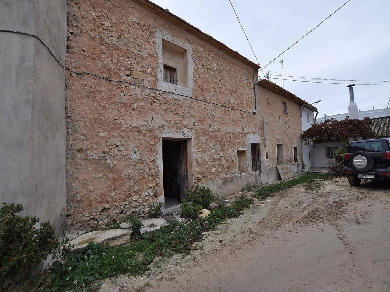 5 bedroom Cave House for sale in Jumilla with garage - € 69,995 (Ref: 8649770)