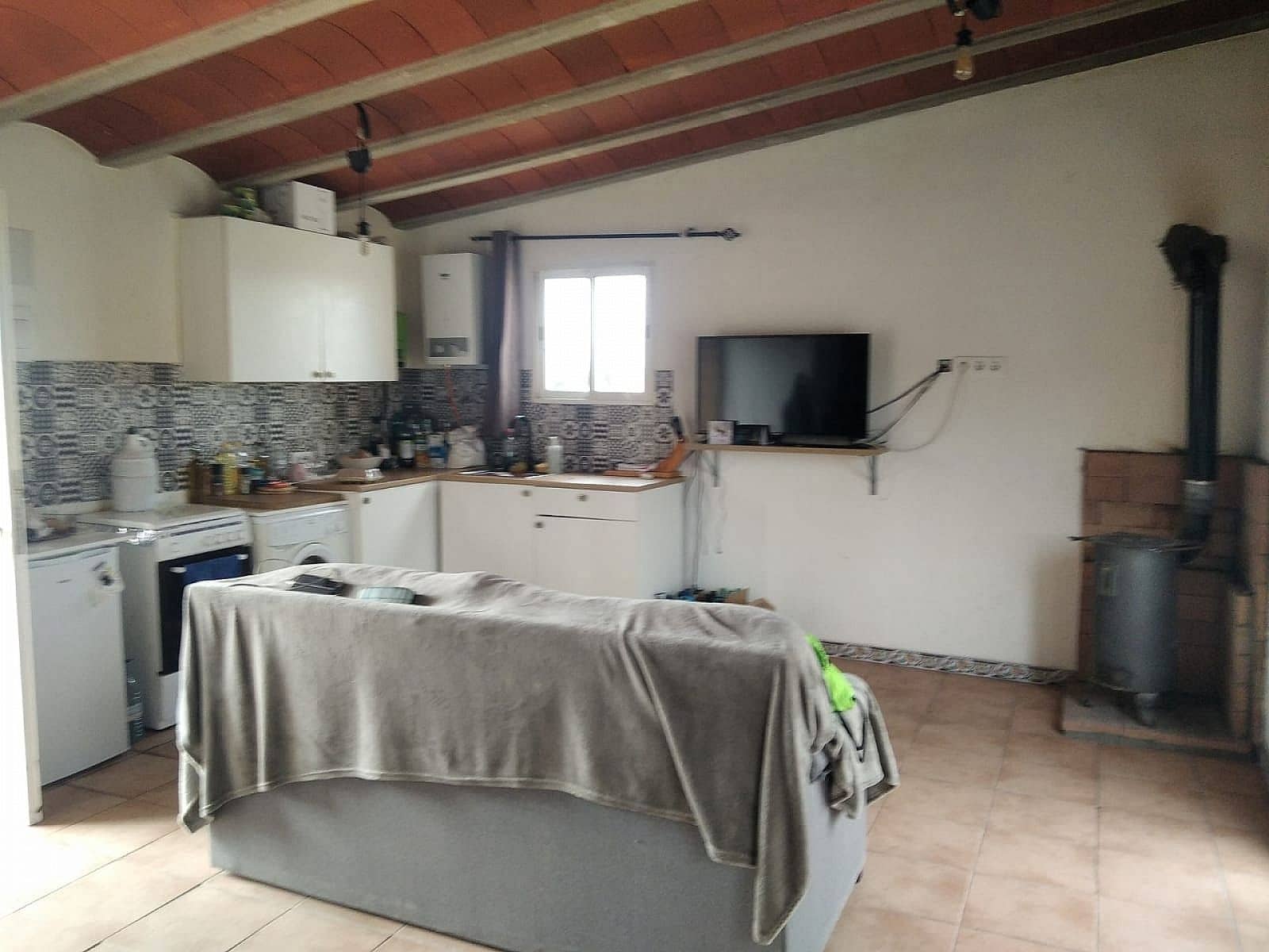 Villa for sale in Jumilla with pool - € 119,000 (Ref: 8649787)