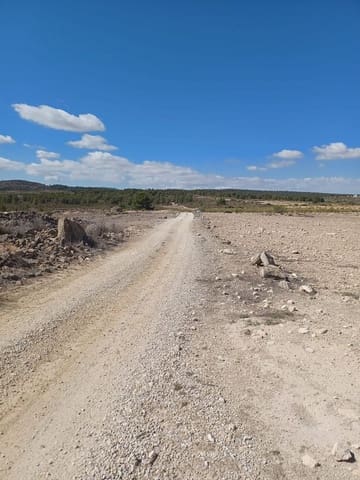 Rakentamaton maa myytävänä paikassa Ubeda - 38 000 € (Ref: 8649850)