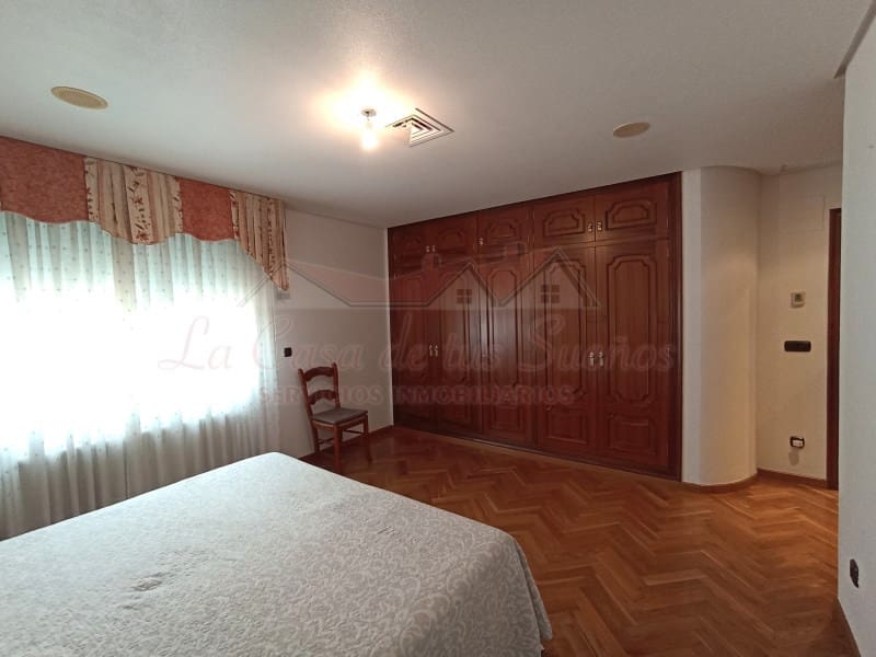 4 slaapkamer Villa te koop in Elda met zwembad - € 425.000 (Ref: 8776977)