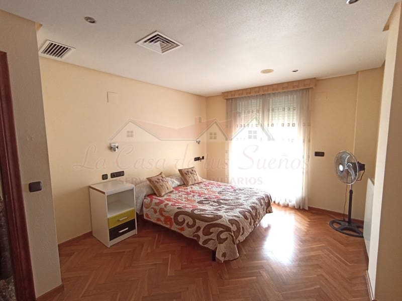 4 slaapkamer Villa te koop in Elda met zwembad - € 425.000 (Ref: 8776977)