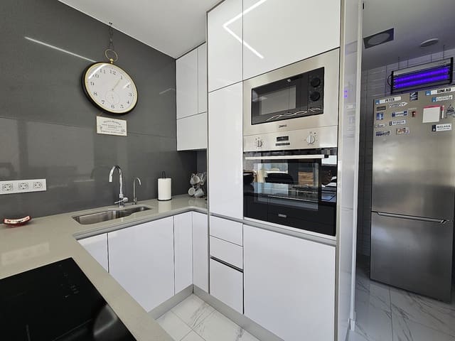 4 slaapkamer Villa te koop in Villamartin, Orihuela met zwembad - € 474.950 (Ref: 8956867)