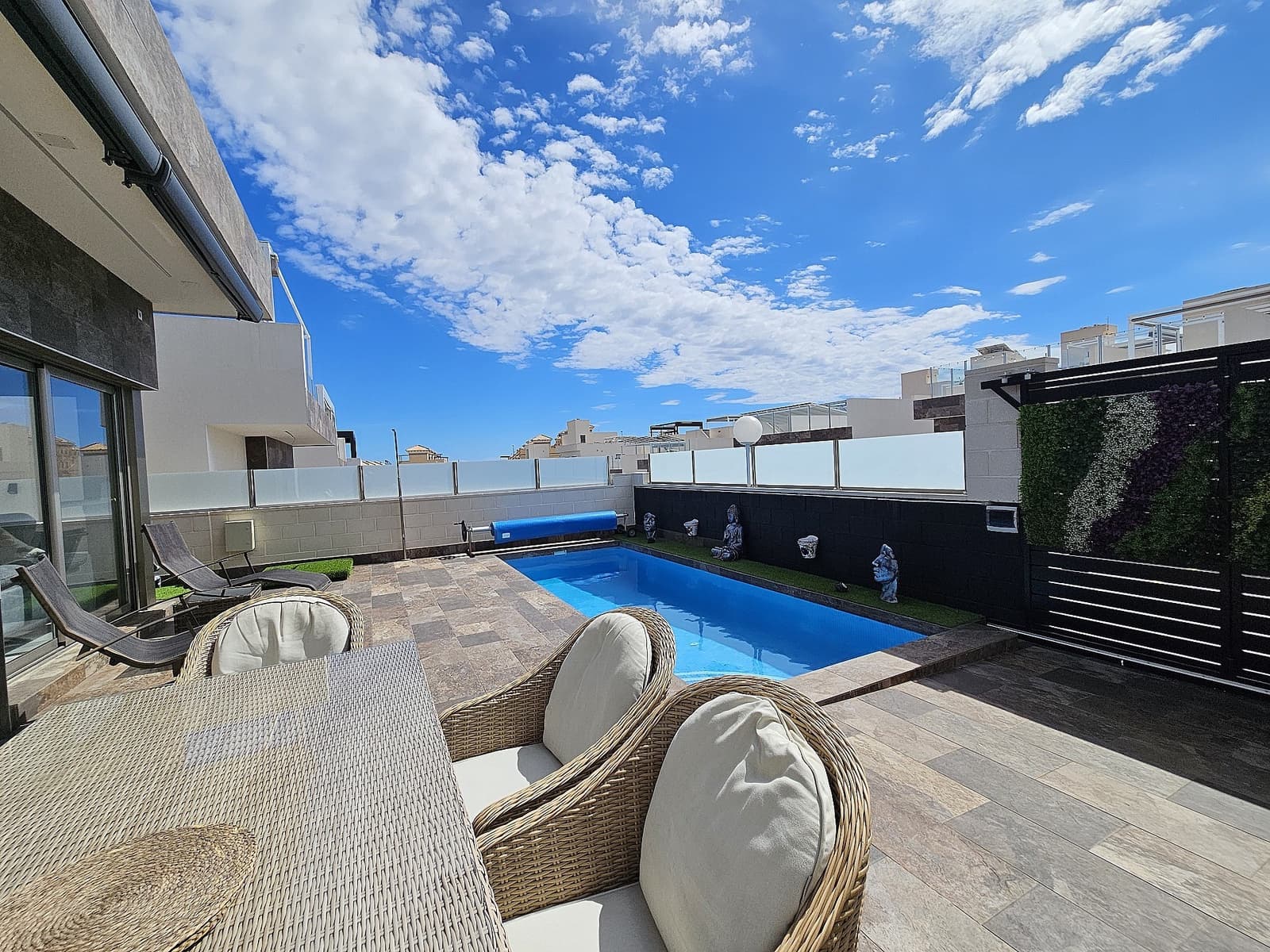 4 bedroom Villa for sale in Villamartin with pool - € 474,950 (Ref: 8956867)