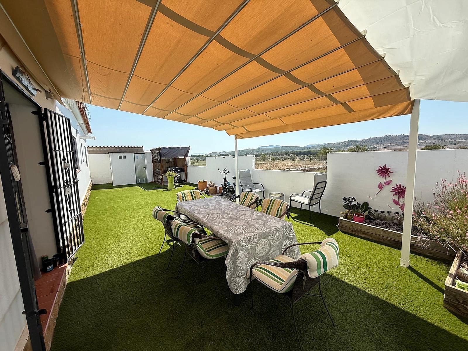 3 bedroom Villa for sale in Caudete with pool - € 249,995 (Ref: 9180797)