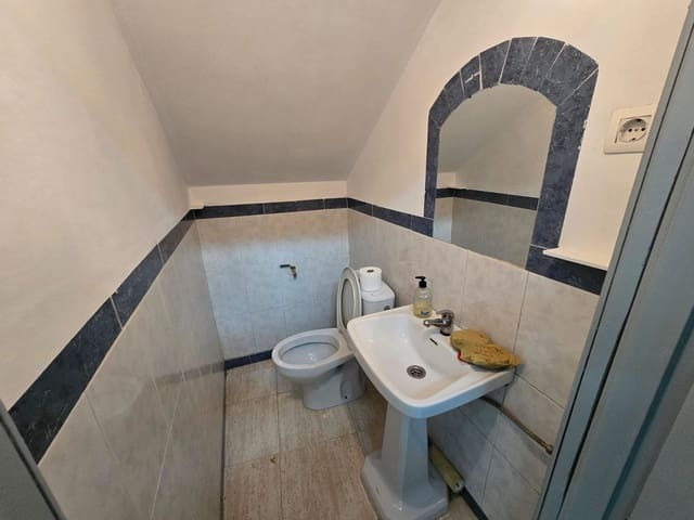 4 soveværelse Byhus til salg i Sax med swimmingpool garage - € 249.000 (Ref: 9201535)