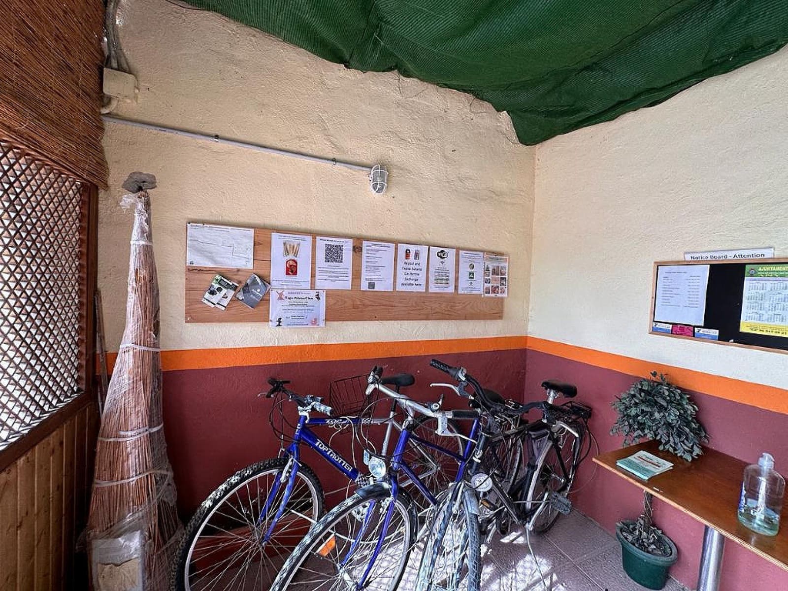 3 sypialnia Komercyjne na sprzedaż w Pinoso z basenem garażem - 349 995 € (Ref: 9202209)