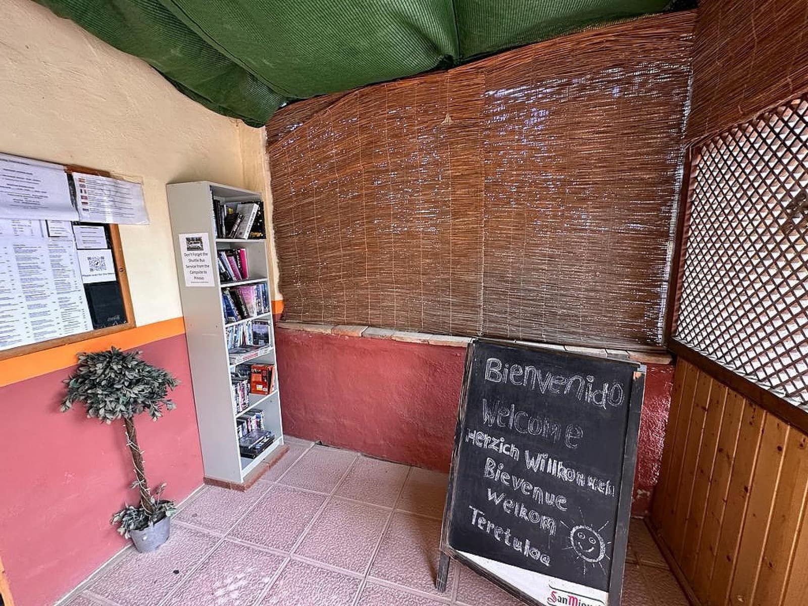 3 sypialnia Komercyjne na sprzedaż w Pinoso z basenem garażem - 349 995 € (Ref: 9202209)